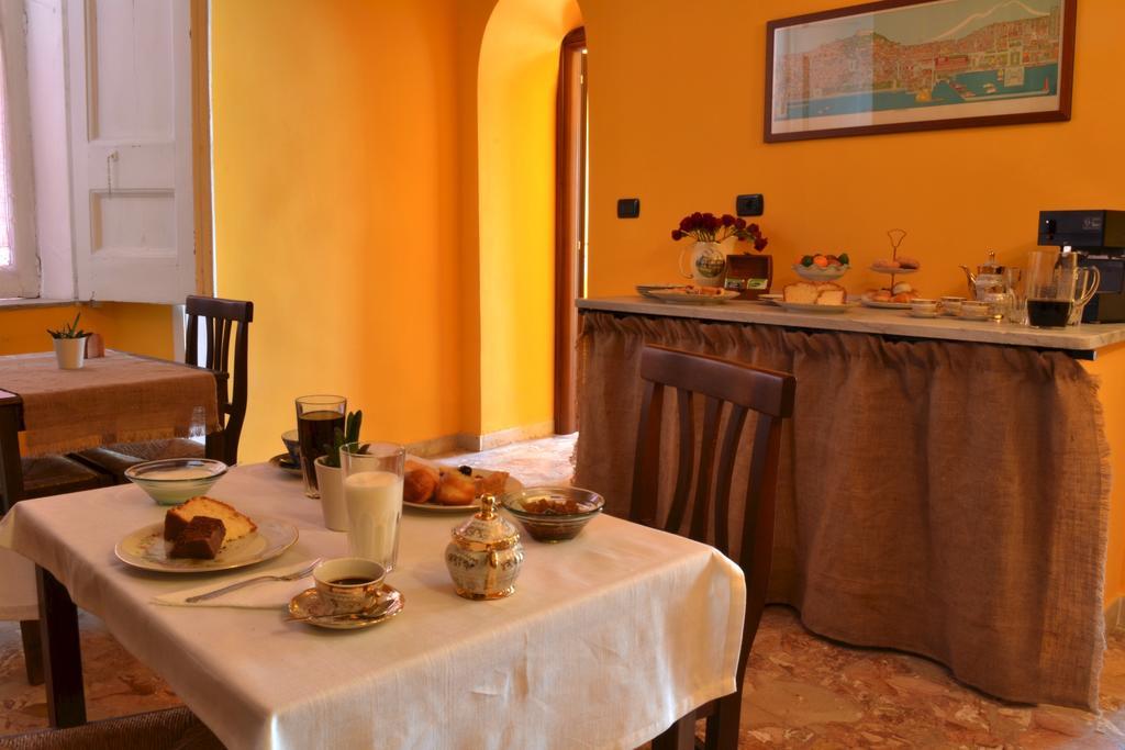 A Casa di Mamma Bed & Breakfast Napoli Bagian luar foto